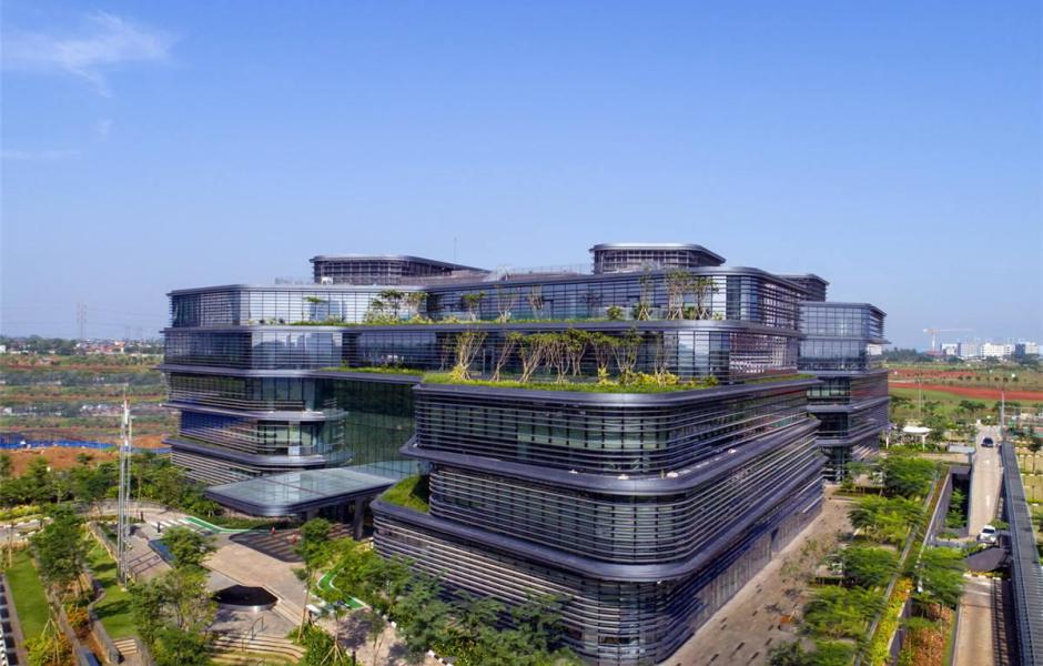 办公楼里包含“广场”和“街道”——联合利华印度尼西亚总部 / Aedas