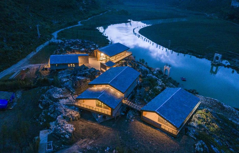 越过山丘：安龙国家山地户外运动示范公园游客服务中心 / 三文建筑/何崴工作室