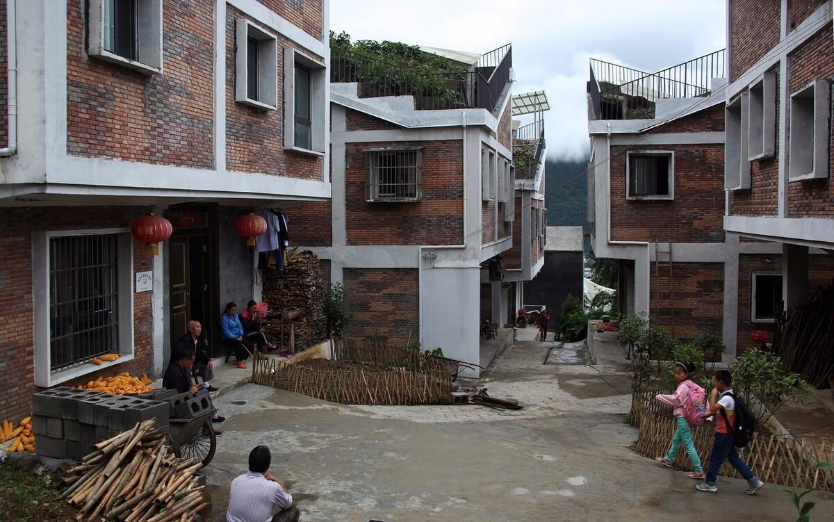 汶川大地震灾后重建，金台村的“新生” / 香港大学城村架构