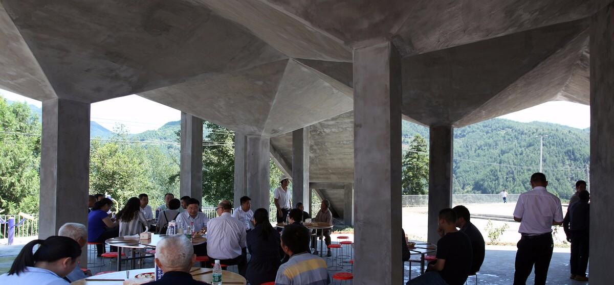 汶川大地震灾后重建，金台村的“新生” / 香港大学城村架构