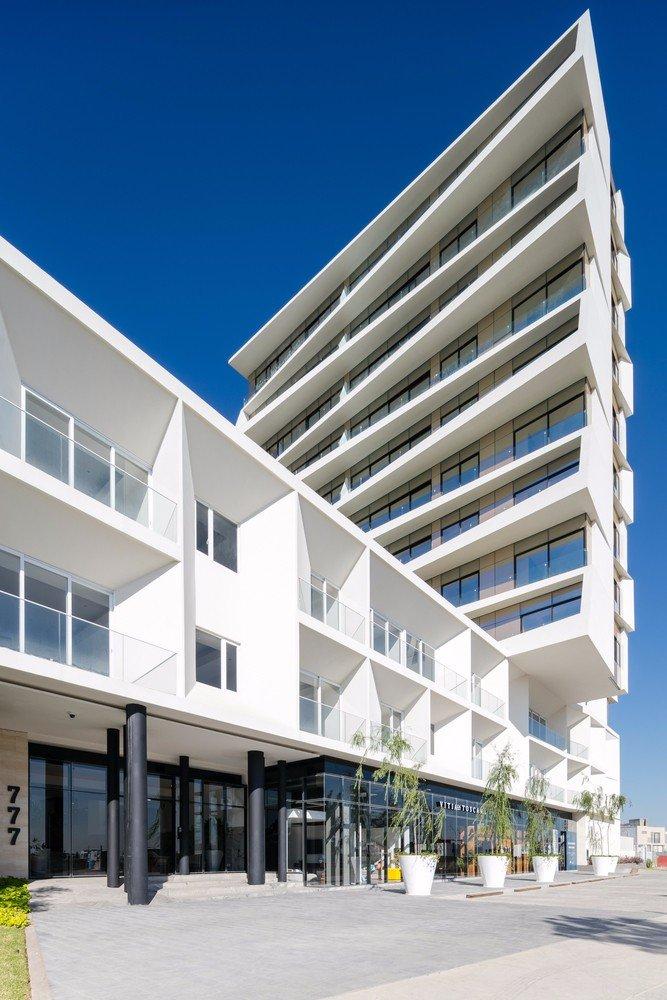 拉托斯卡纳公寓综合体 / AE Arquitectos