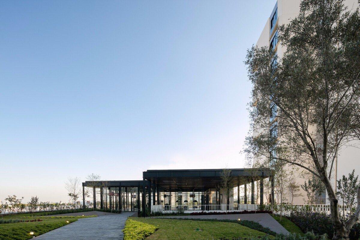 拉托斯卡纳公寓综合体 / AE Arquitectos