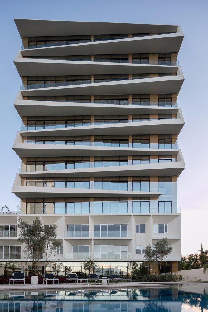拉托斯卡纳公寓综合体 / AE Arquitectos