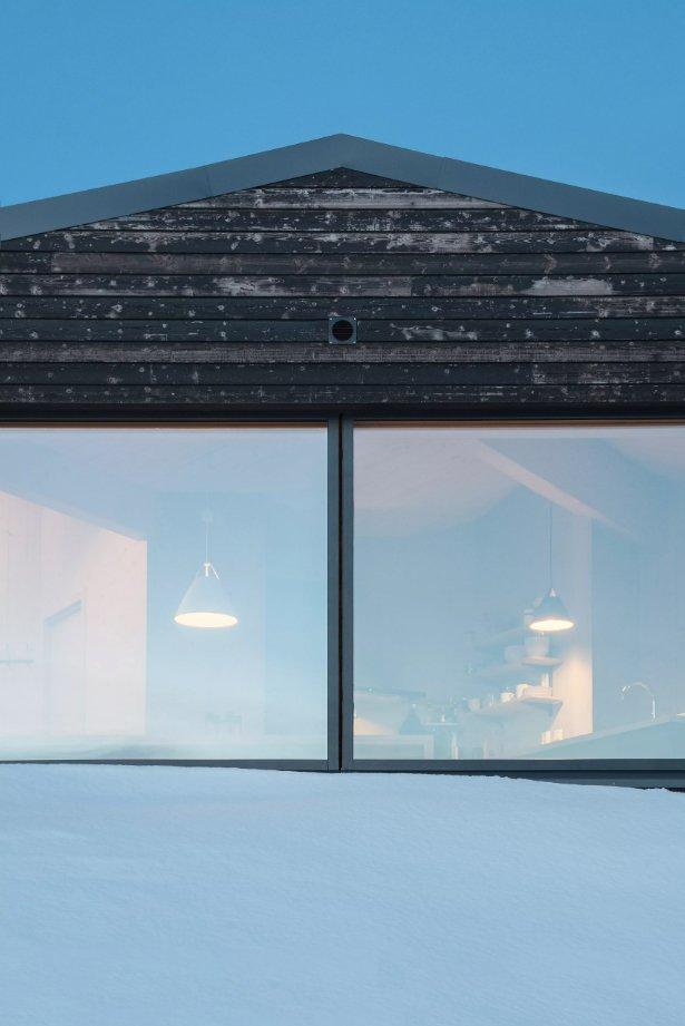 匍匐曲折，顺势而成——CABIN SJUSJØEN / ASLAK HAANSHUUS ARKITEKTER