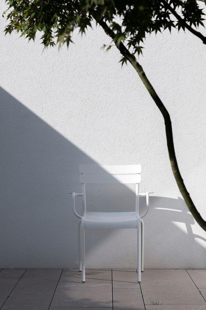 山坡上明亮的玻璃房子 / Fuchs Wacker Architekten