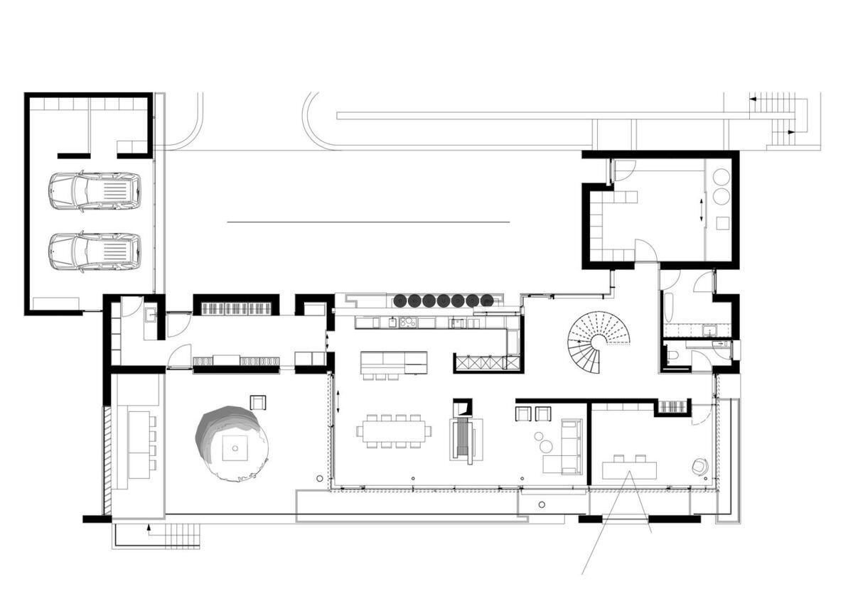 山坡上明亮的玻璃房子 / Fuchs Wacker Architekten