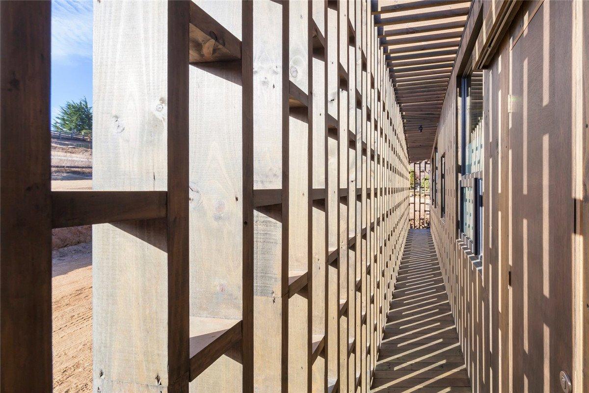 在家中欣赏大海的美景，同时家也是海边的一道风景——智利海滨住宅 / LAND Arquitectos