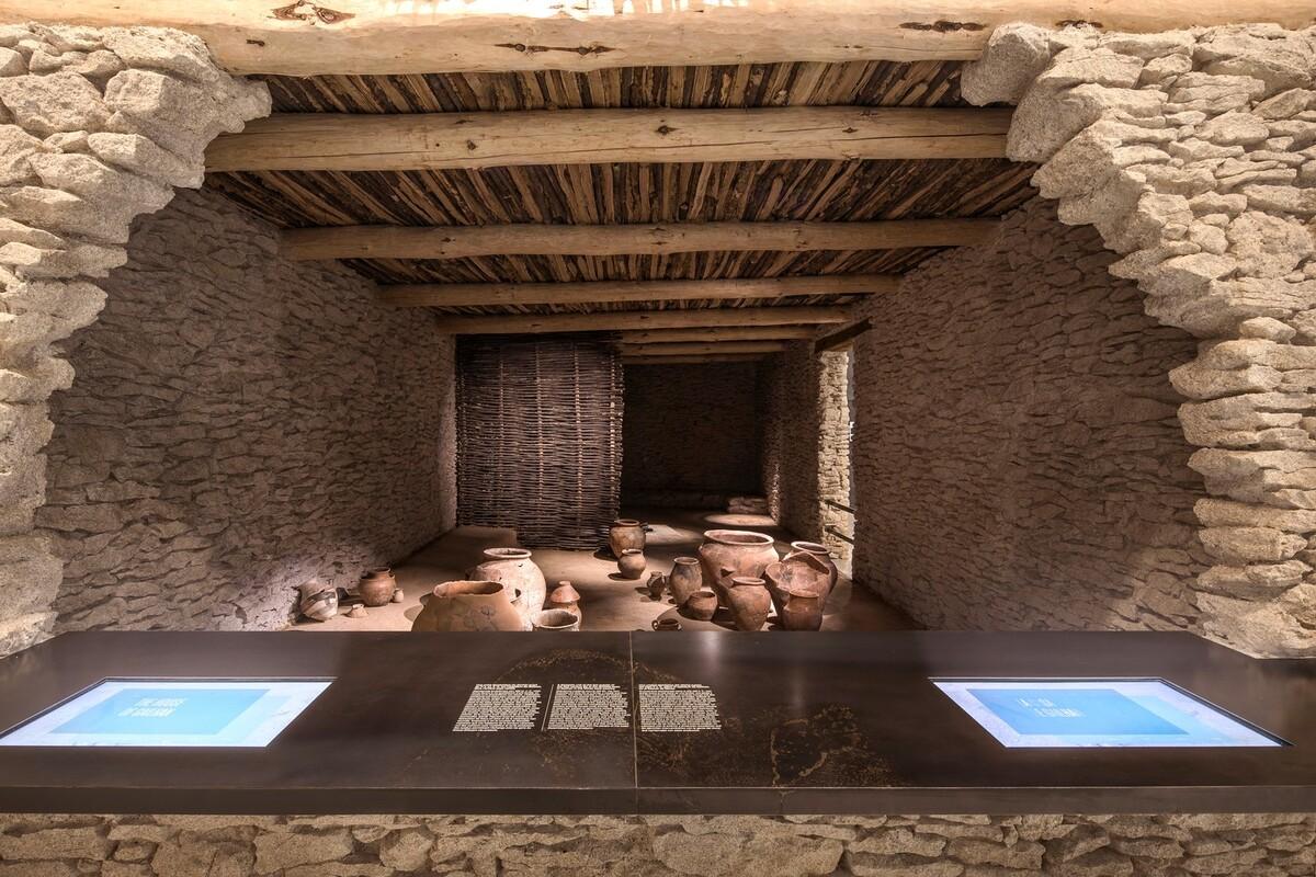 飘逸的现代马赛克立面下，追溯着古老的罗马遗迹 — Muséede laRomanité博物馆