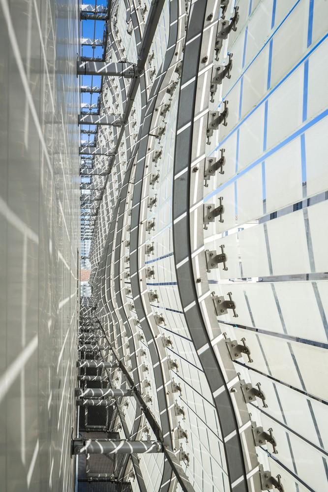 飘逸的现代马赛克立面下，追溯着古老的罗马遗迹 — Muséede laRomanité博物馆