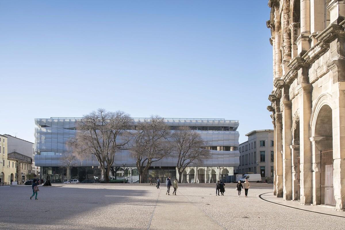 飘逸的现代马赛克立面下，追溯着古老的罗马遗迹 — Muséede laRomanité博物馆
