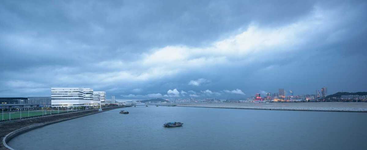 港珠澳大桥珠海口岸办公区工程 / 华建集团华东建筑设计研究总院