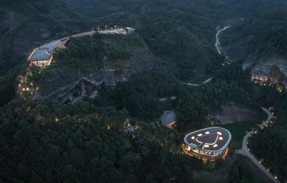 鹰岩崖居——自在平江野奢酒店 / 北京多向界建筑设计