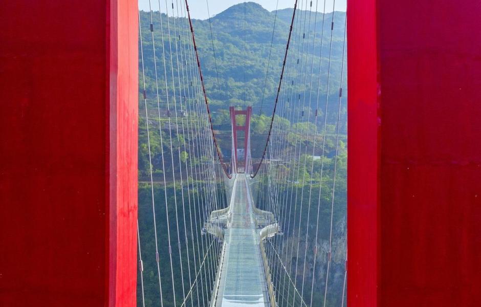 苍宇镜廊，湟川三峡擎天玻璃桥 / 浙江大学建筑设计研究院