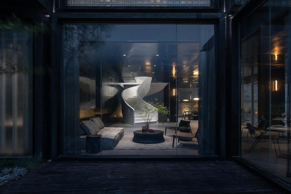 调整大小 17-view to the internal space from outside-从外部望向室内空间唐徐国.jpg