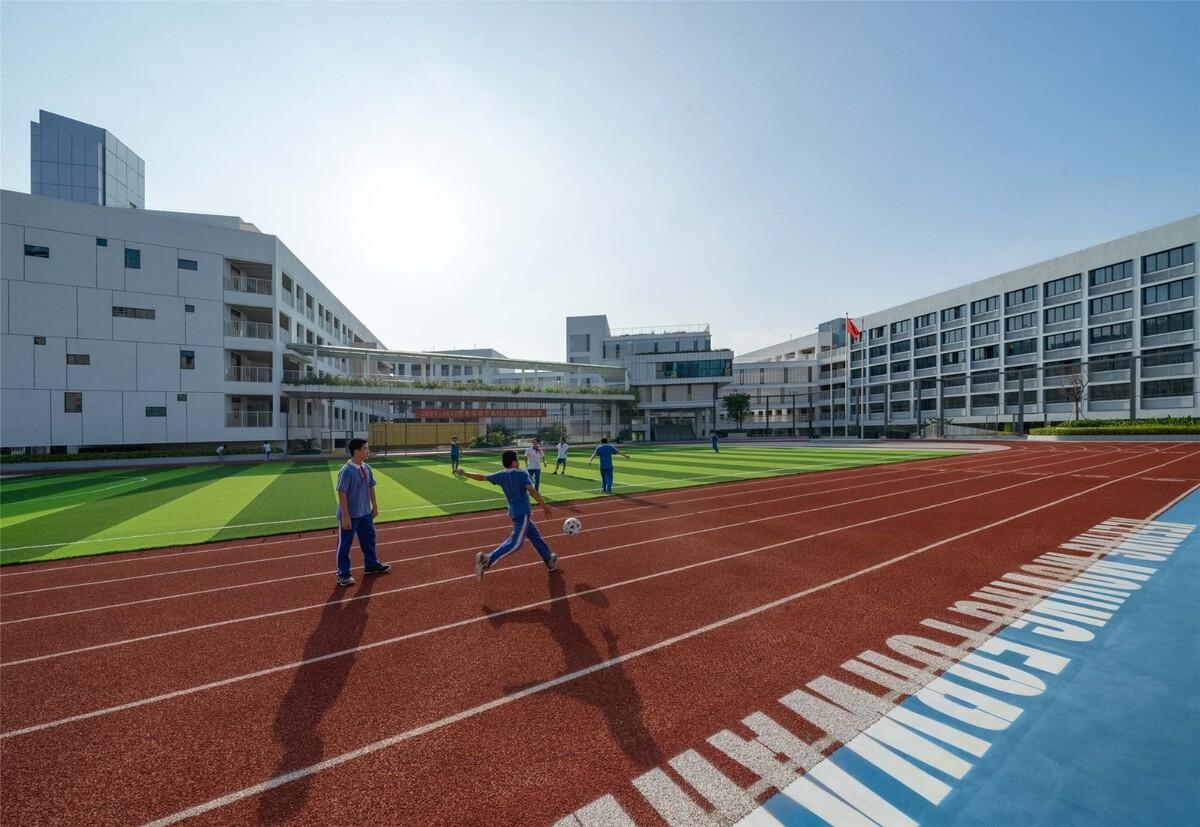 深圳坪山区日新小学 / 申都设计