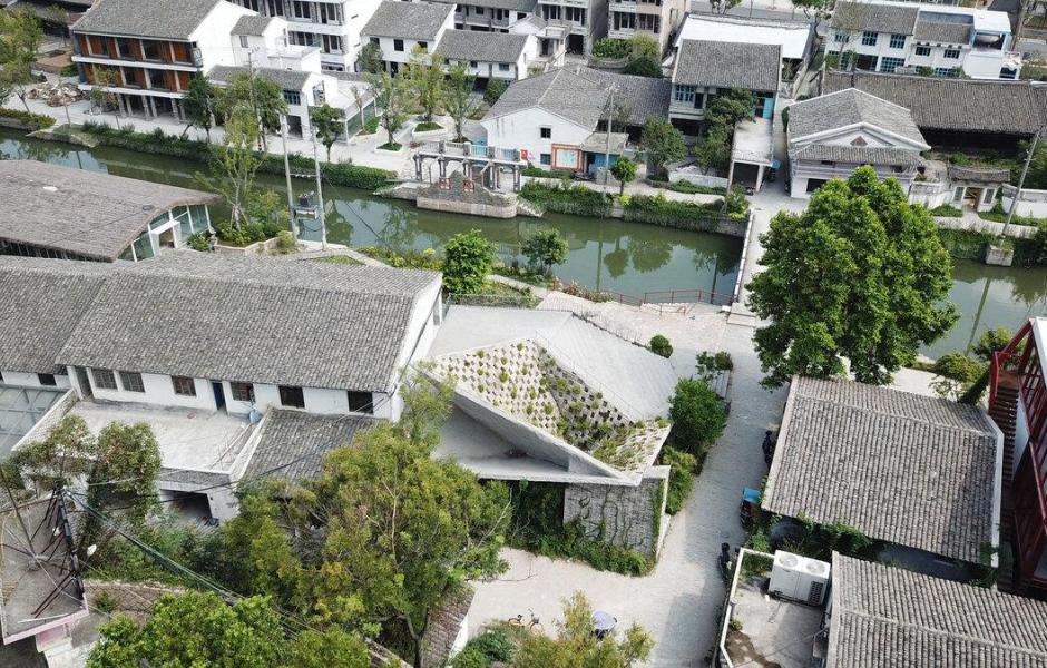 山村改造中的小品建筑：山根之花 ／谱观建筑
