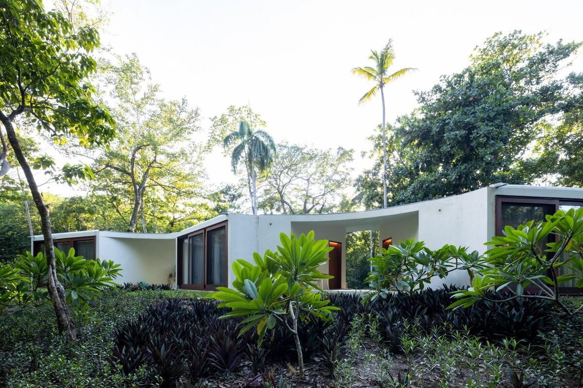 Las Olas 度假屋 / Young Projects