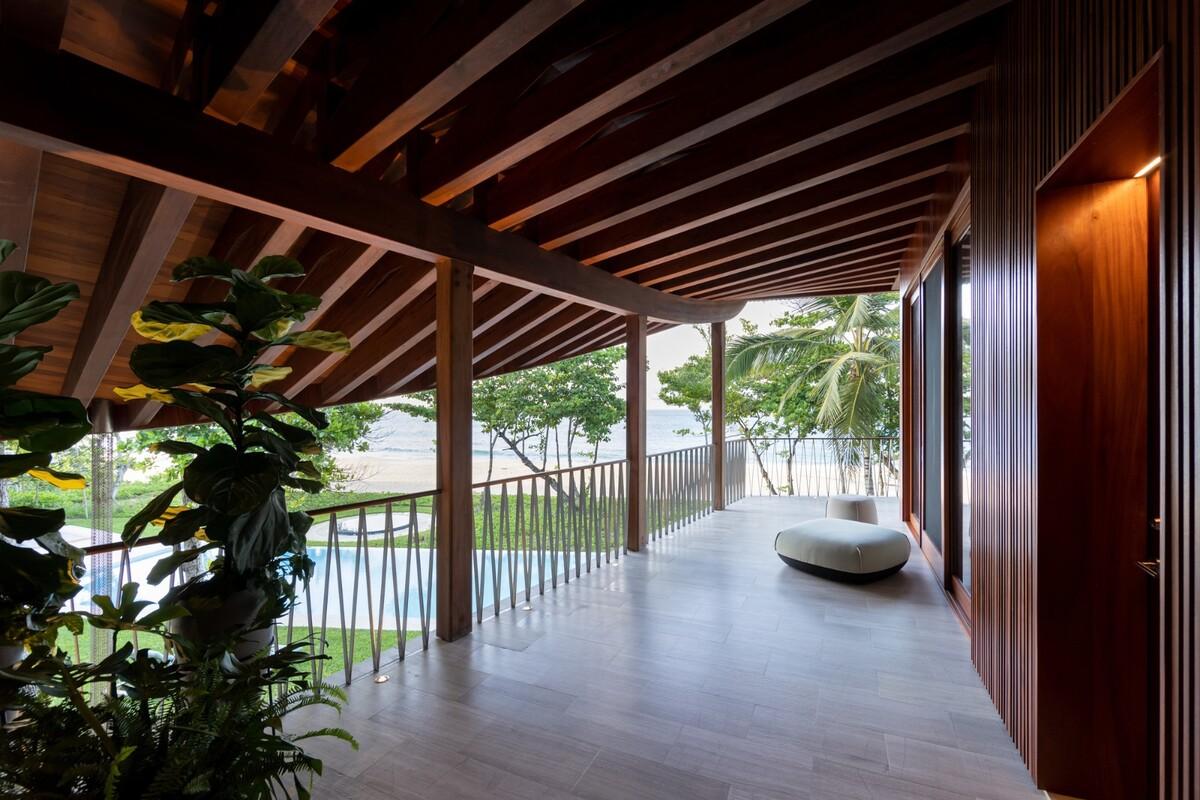Las Olas 度假屋 / Young Projects