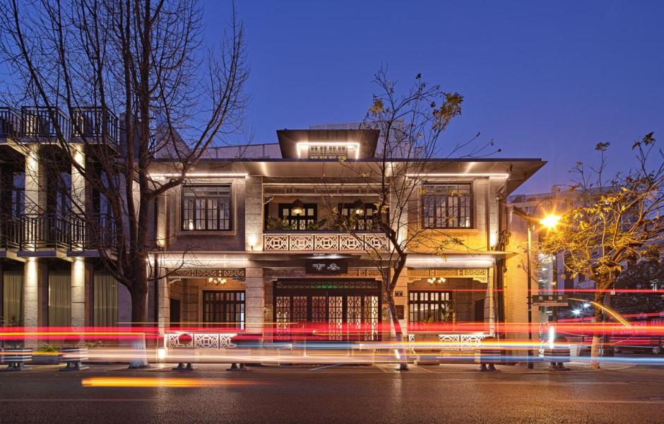 历史建筑中的火锅“博物馆”：杭州GUD火锅餐厅旗舰店  / 八荒设计