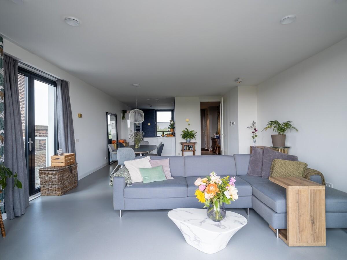 从教堂到公寓的更新改造 / HOYT Architecten