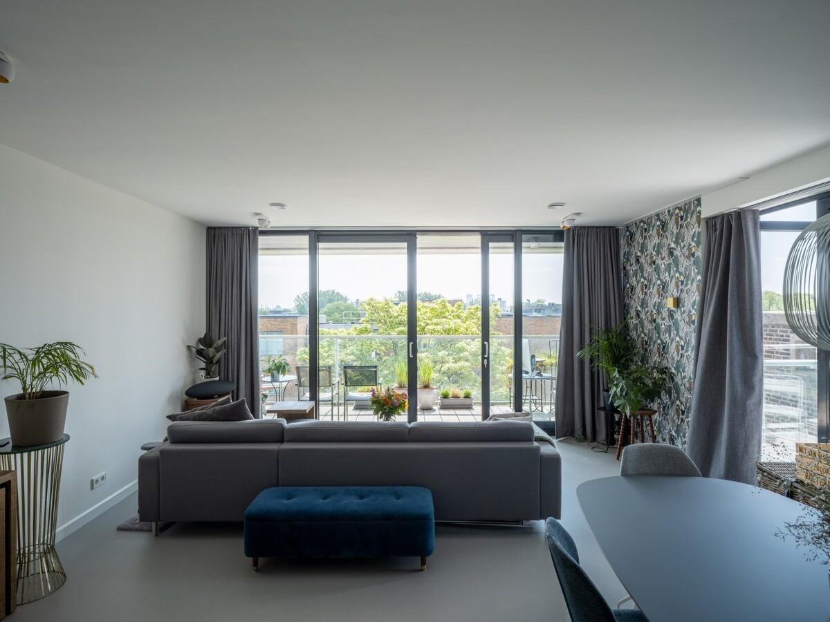 从教堂到公寓的更新改造 / HOYT Architecten