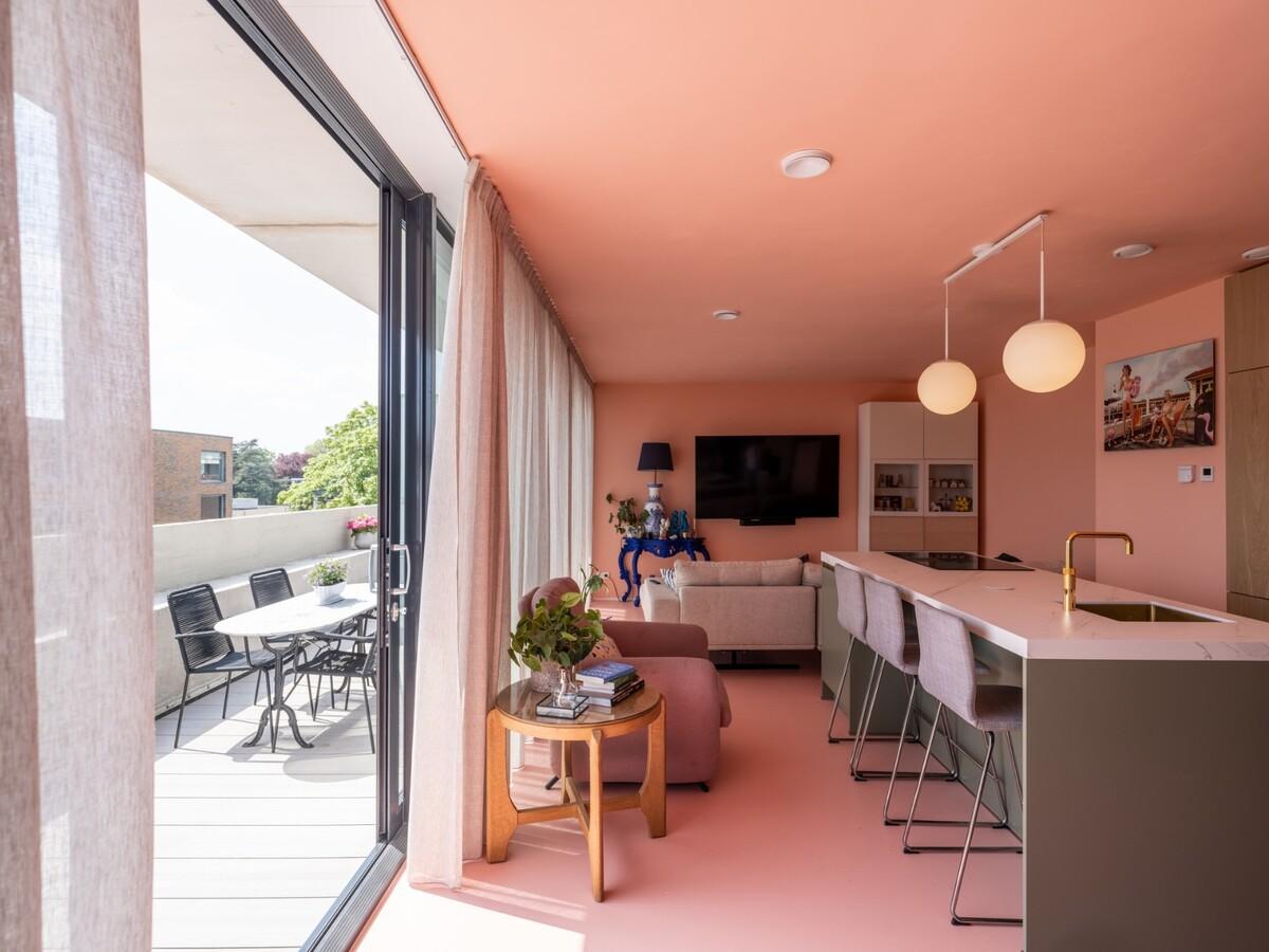从教堂到公寓的更新改造 / HOYT Architecten