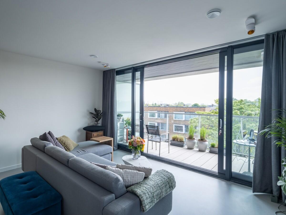 从教堂到公寓的更新改造 / HOYT Architecten
