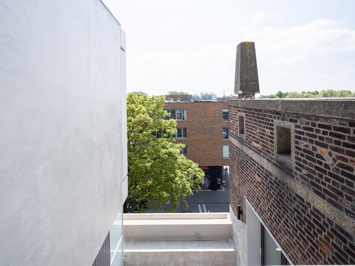 从教堂到公寓的更新改造 / HOYT Architecten