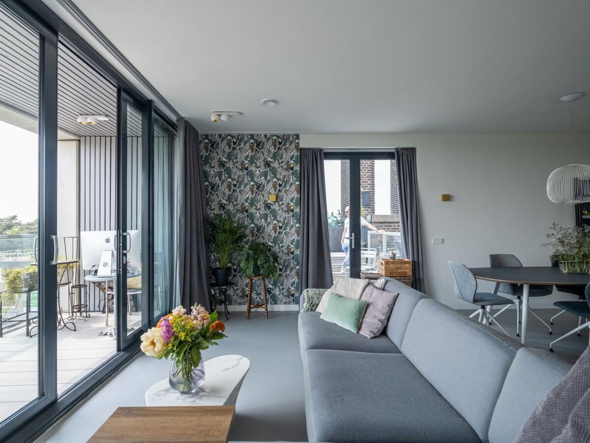 从教堂到公寓的更新改造 / HOYT Architecten