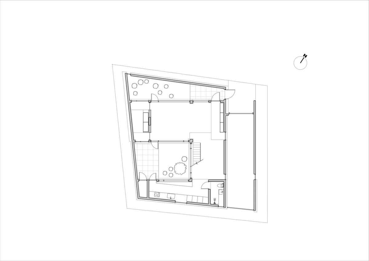 扭曲营造空间，金属立面住宅 / Archirie