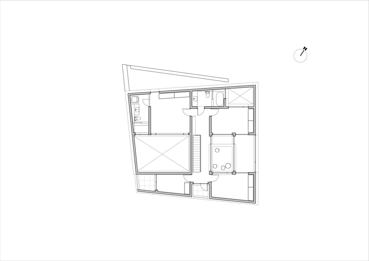 扭曲营造空间，金属立面住宅 / Archirie