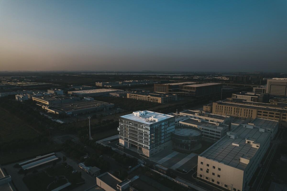 国方电子研发中心 / 平介设计，苏州大学建筑学院