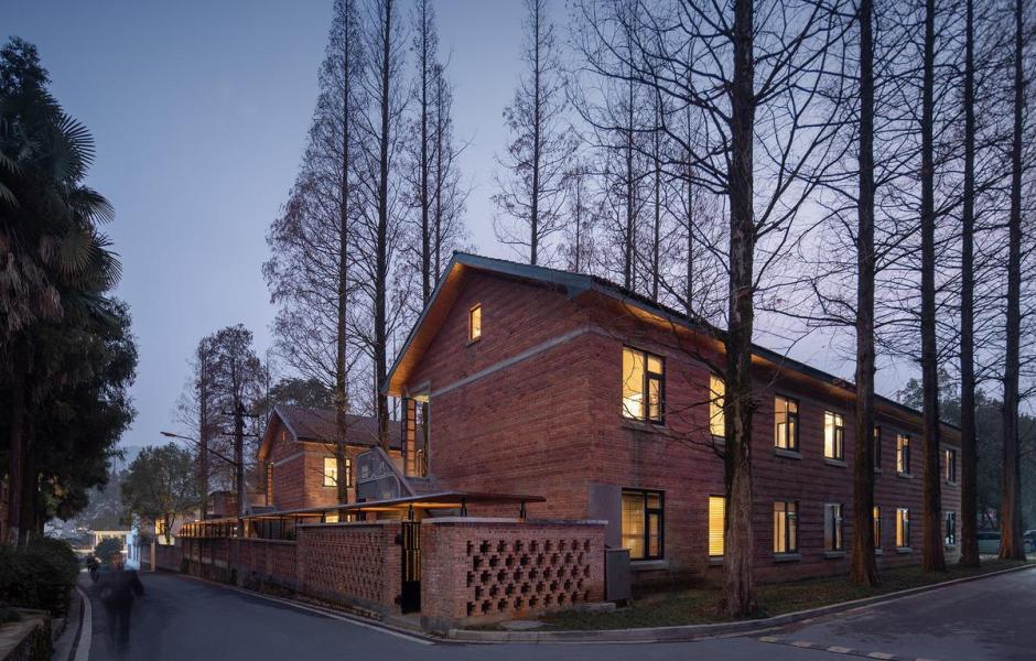 龙游溪口镇乡村未来社区圃舍·溪口共享民宿 / 上海严旸建筑设计工作室