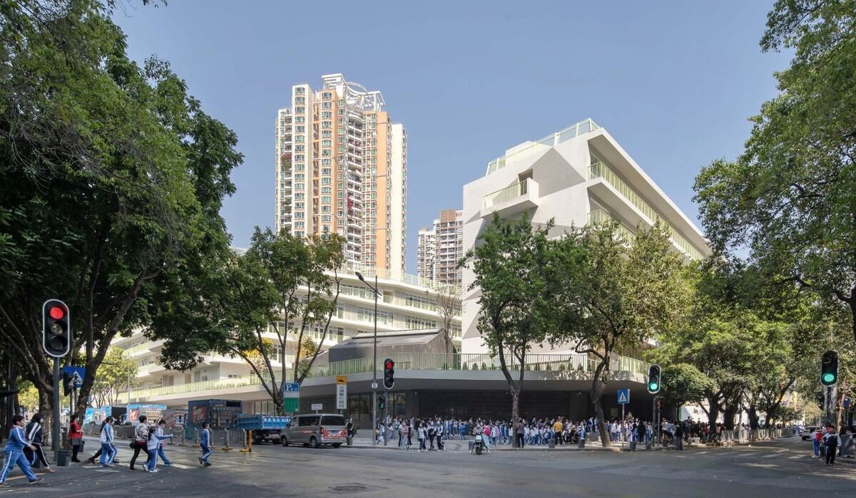 深圳福田新沙小学 / 一十一建筑