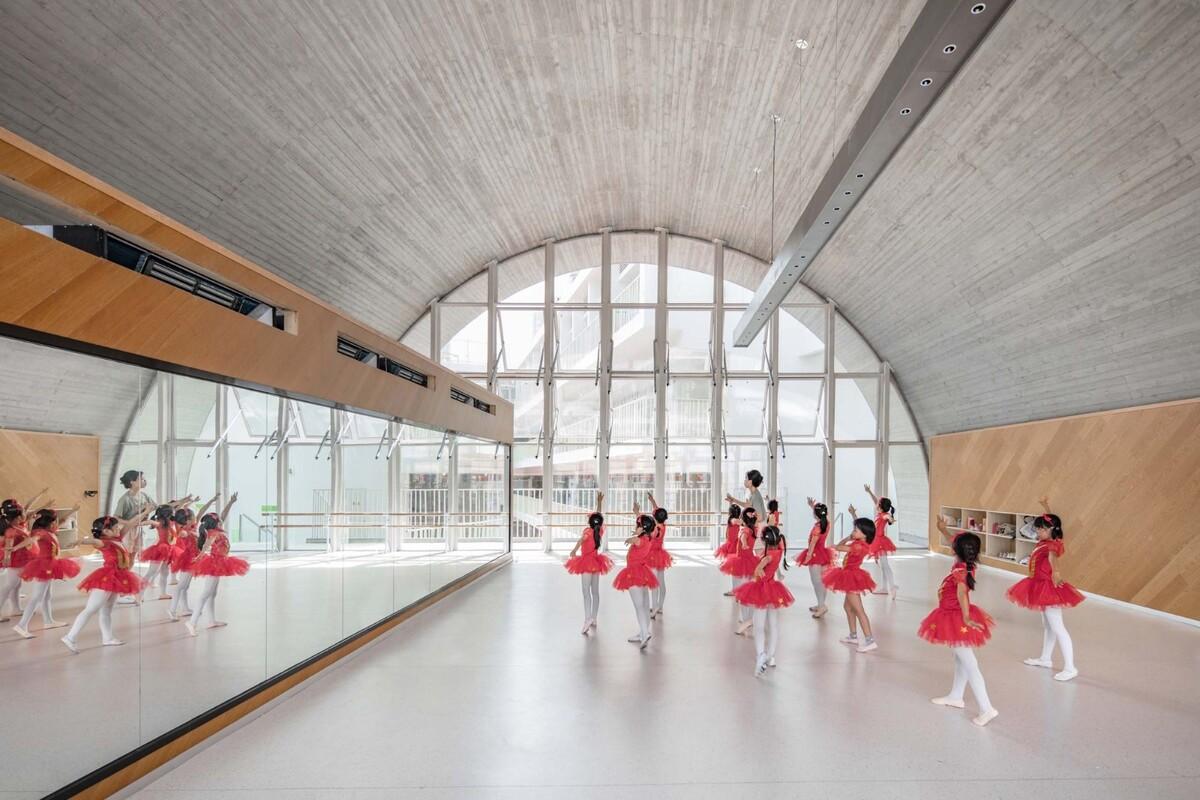 深圳福田新沙小学 / 一十一建筑