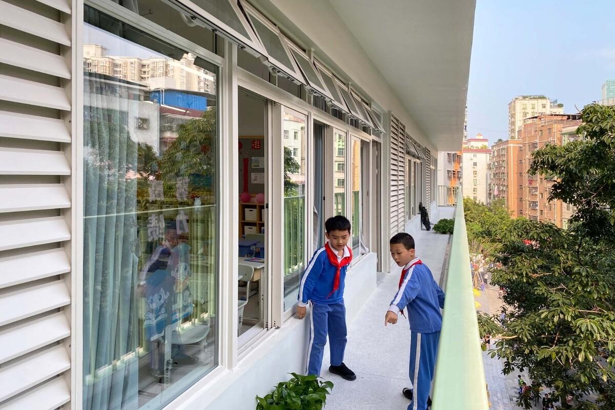 深圳福田新沙小学 / 一十一建筑