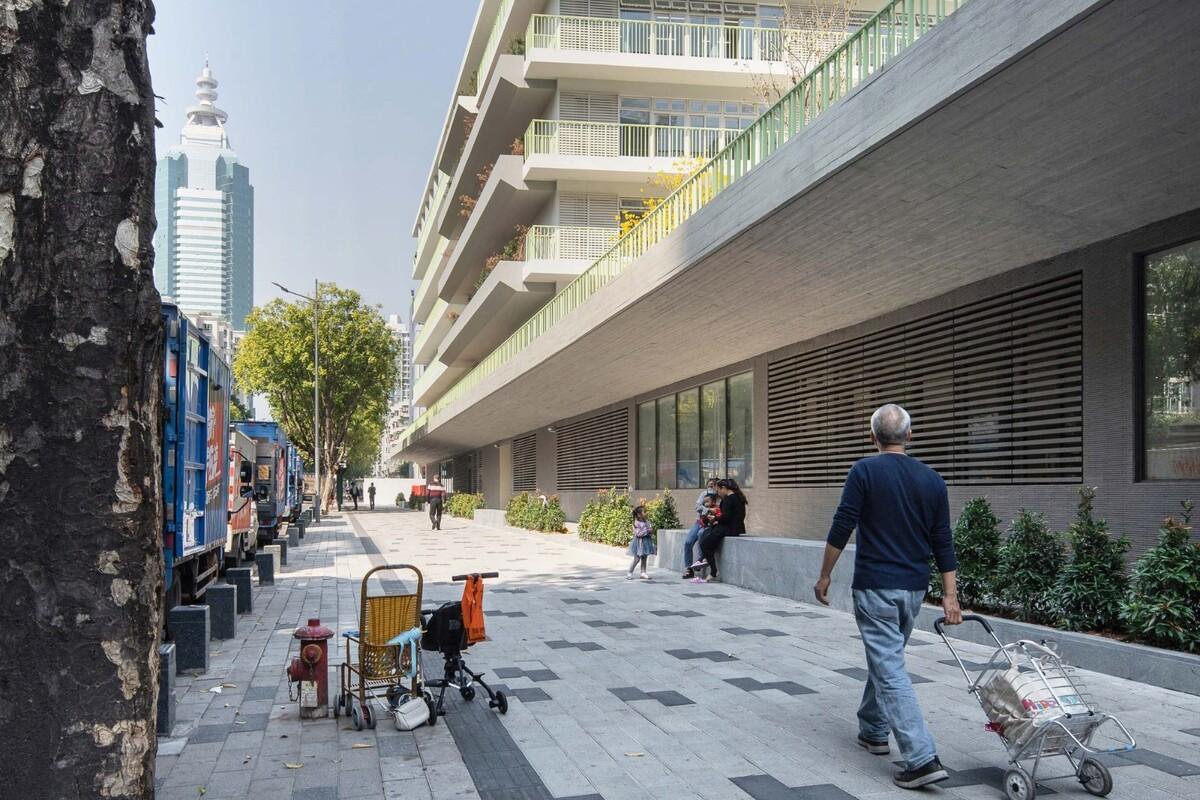 深圳福田新沙小学 / 一十一建筑