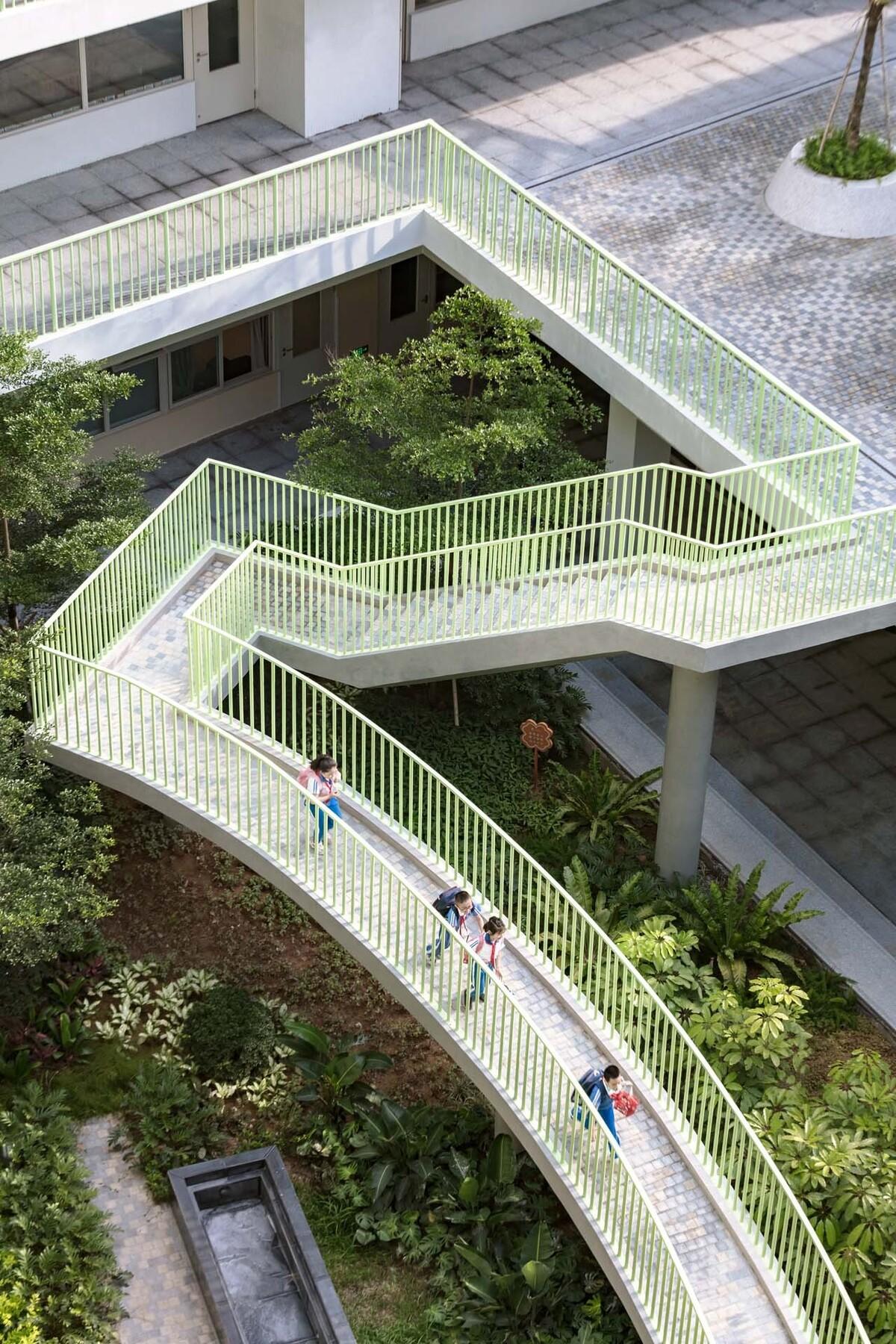 深圳福田新沙小学 / 一十一建筑
