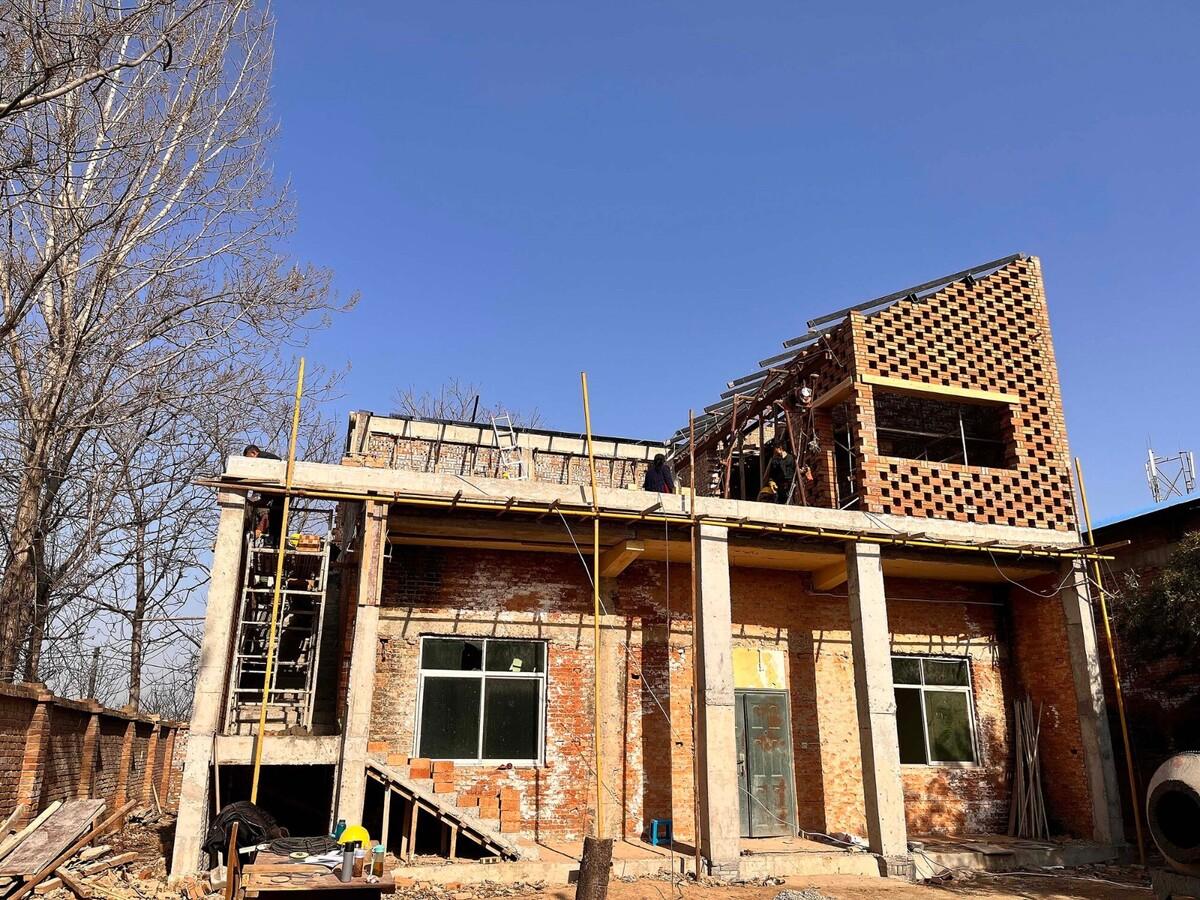 渭南·巴邑村玻璃砖房 / 西安建筑科技大学设计研究总院
