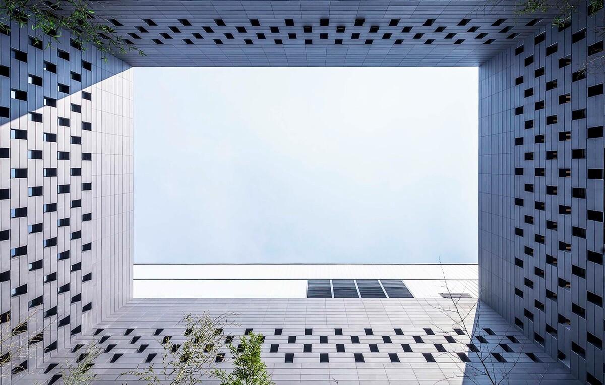 朝向天空的院子——北京通州潞城市民中心 / 意度建筑