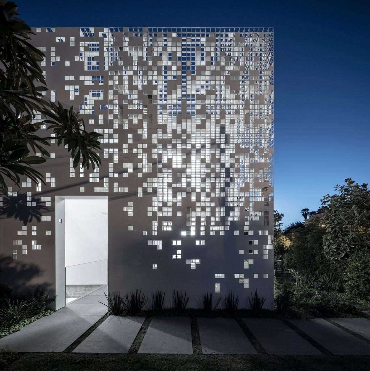 一堵“逐渐消失”的墙，溶解像素屋 / Anderman Architects