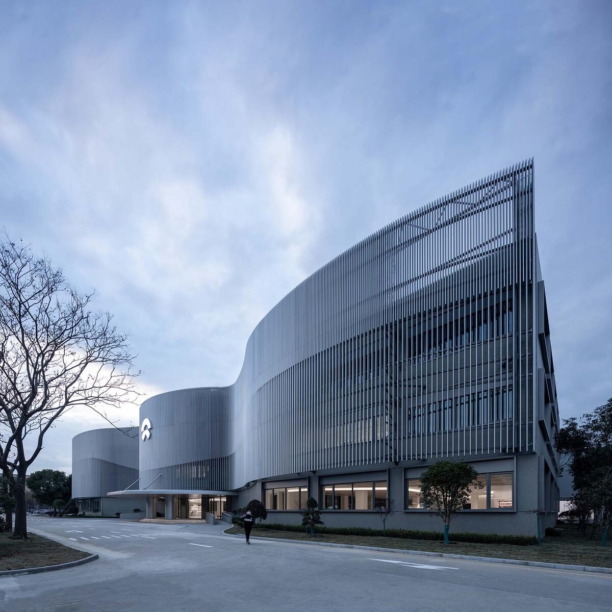 蔚来交付中心 / Kokaistudios