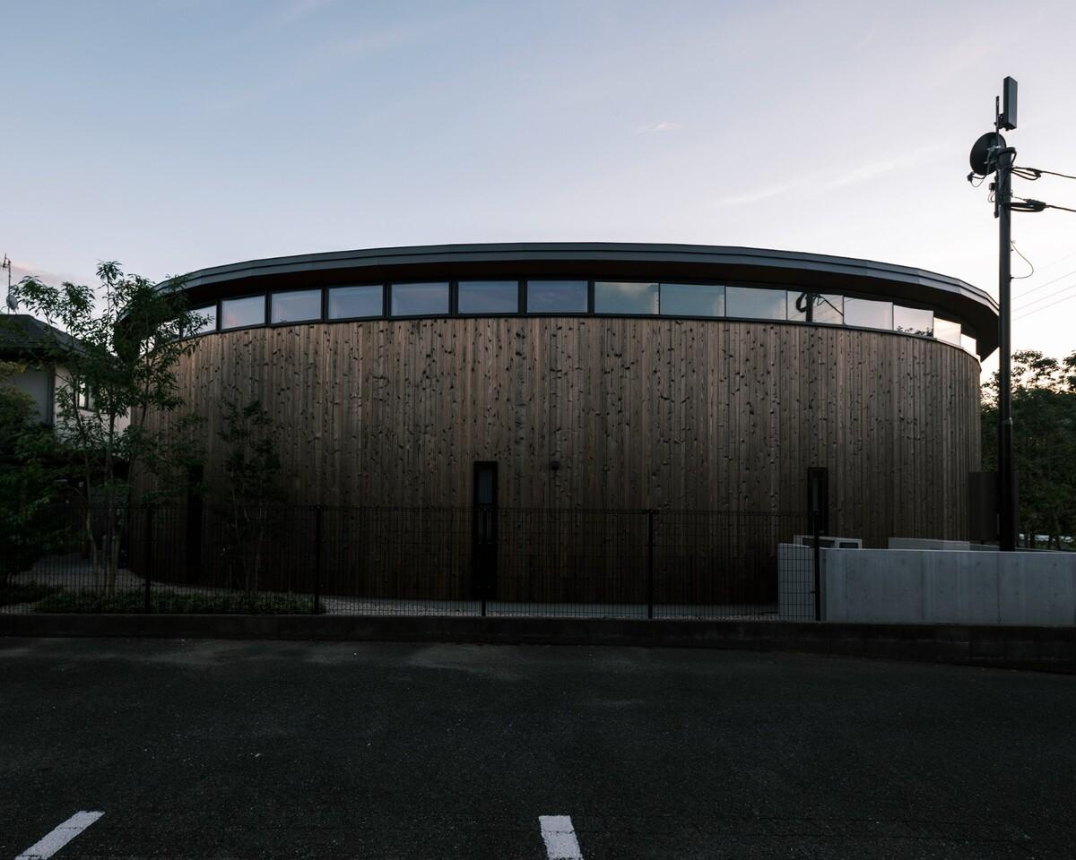 天空之皿 / NKS Architects