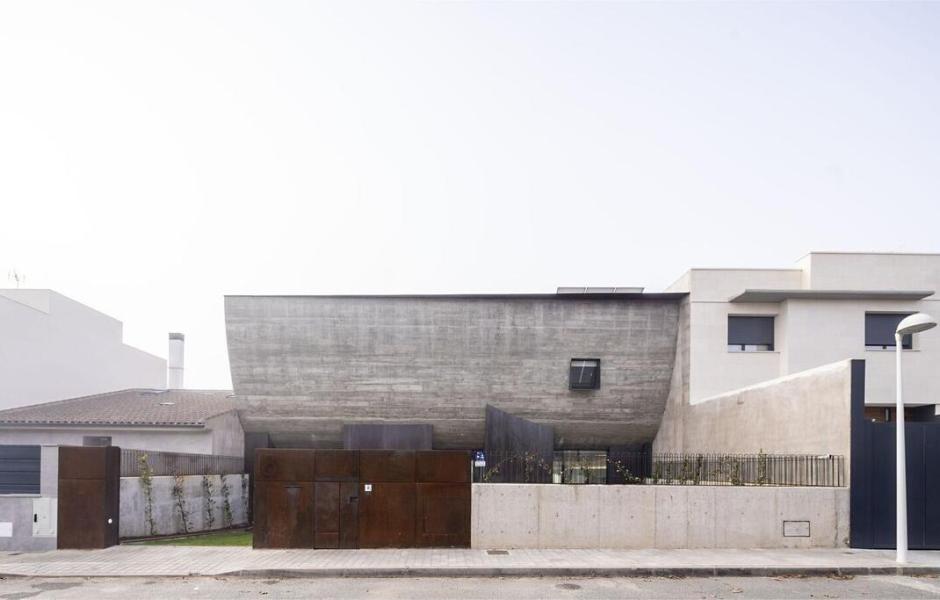 混凝土外壳,NAU 住宅 / MUKA Arquitectura