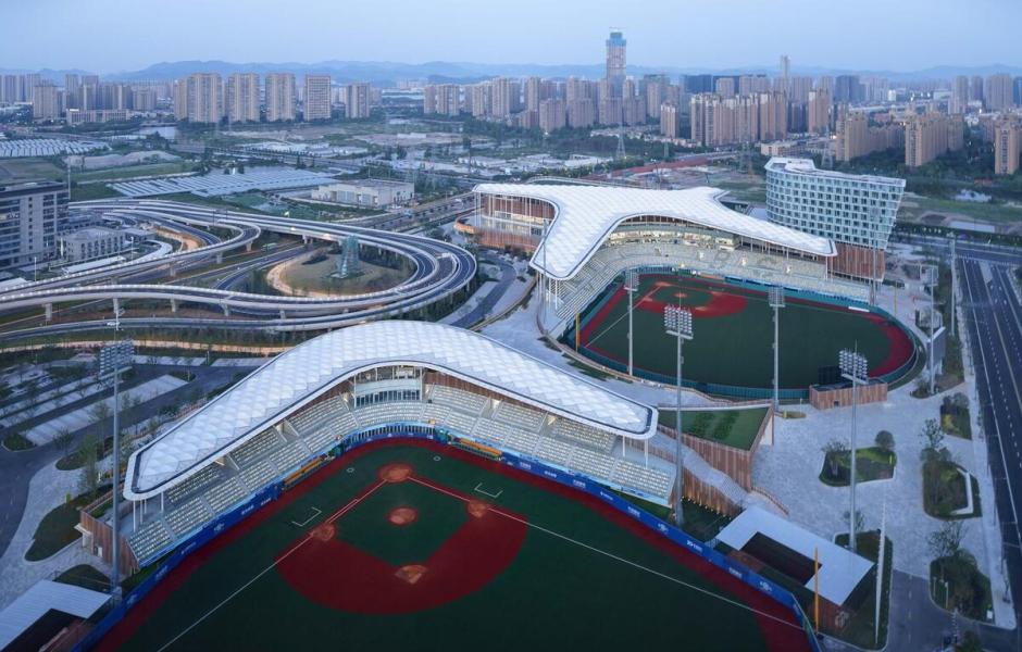 云之翼：杭州亚运会棒垒球体育文化中心 / 浙江大学建筑设计研究院
