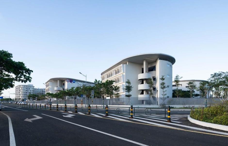 海口江东寰岛实验学校 / 迹·建筑事务所（TAO）
