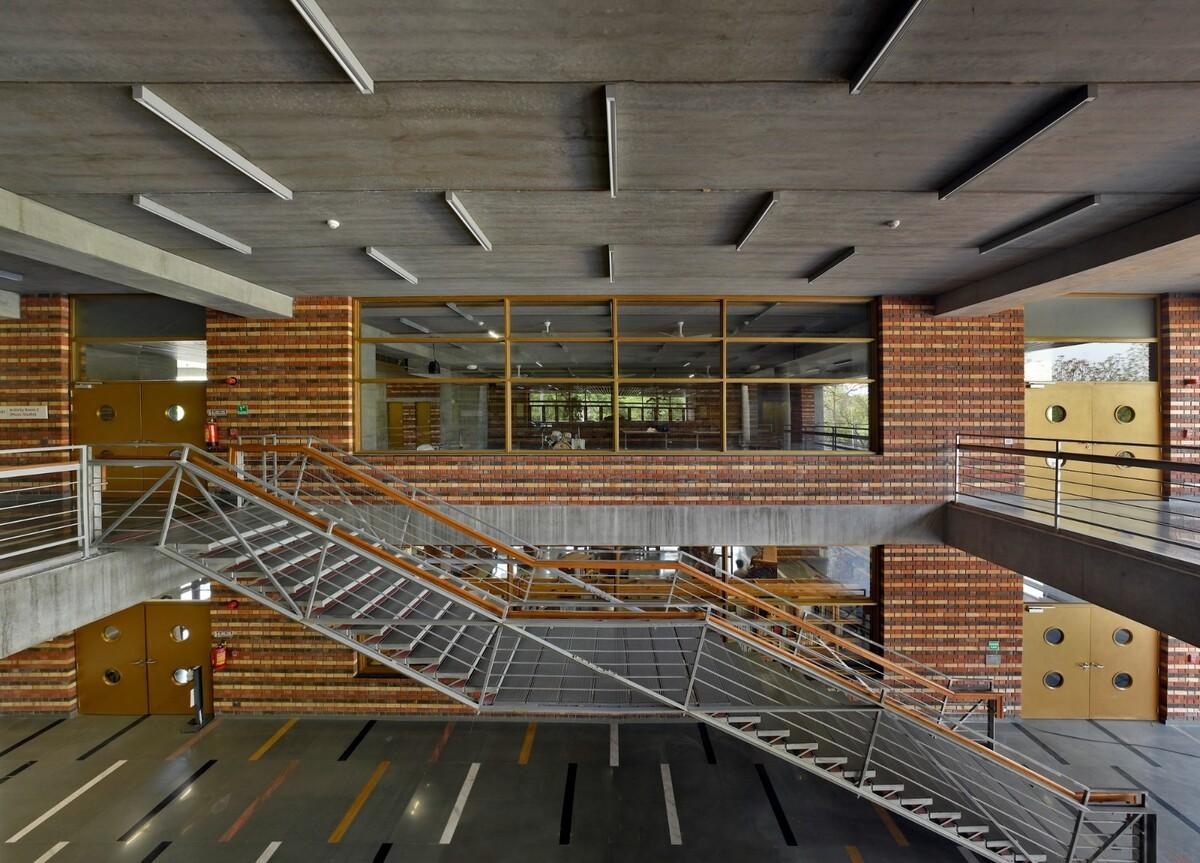 艾哈迈达巴德大学中心 / Stephane Paumier Architects