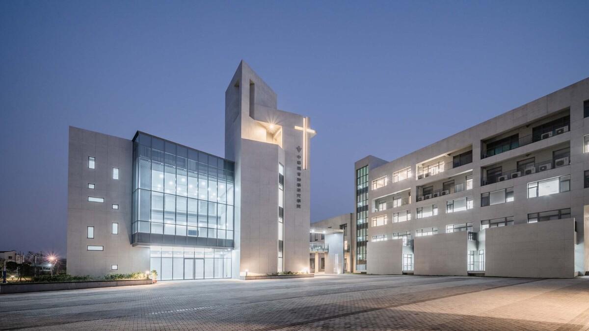 中华福音神研究学院八德校区教堂 / 潘冀联合建筑师事务所
