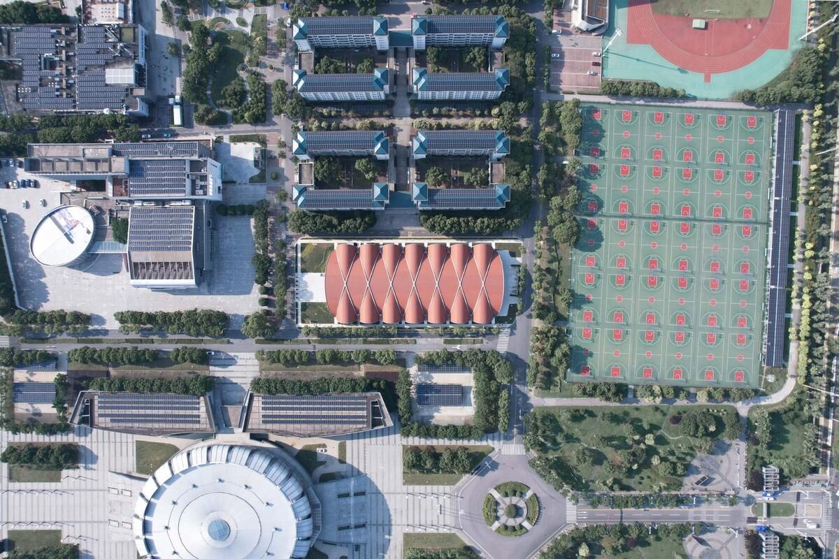 东南大学游泳馆 / 周琦工作室