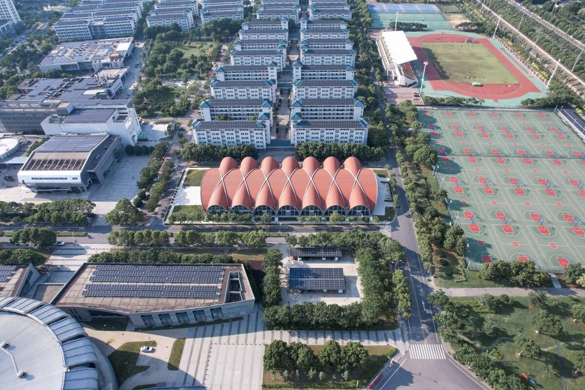东南大学游泳馆 / 周琦工作室